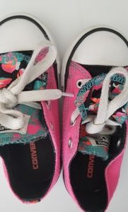 Girls converse